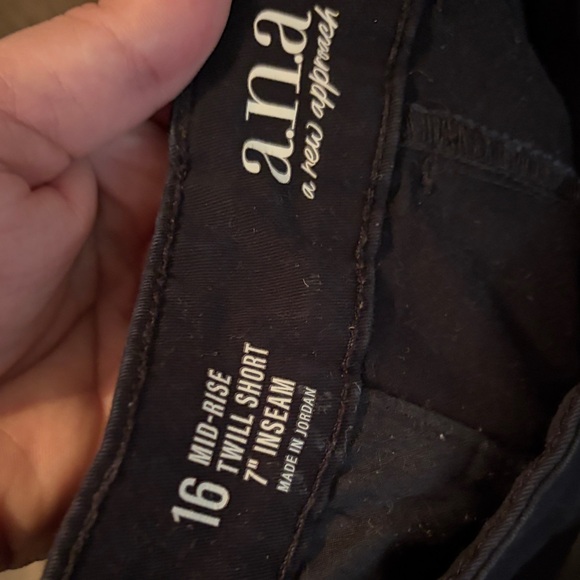 a.n.a Women's Black and green Bermudas bundle 16 midrise 7' inseam A6 - Picture 2 of 2